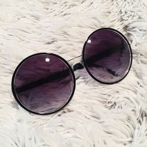 Clear Oversized Round Sunglasses with Black Edge